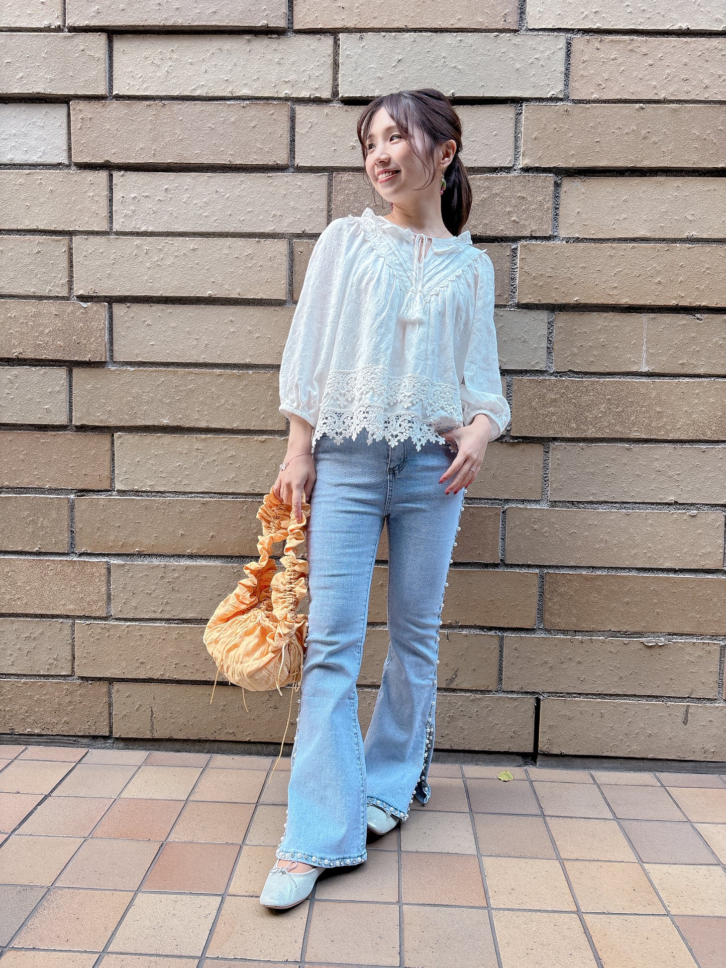 裾レースコットンブラウス