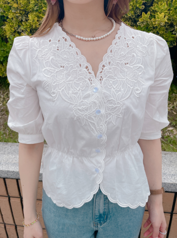 フレンチ刺繍ブラウス