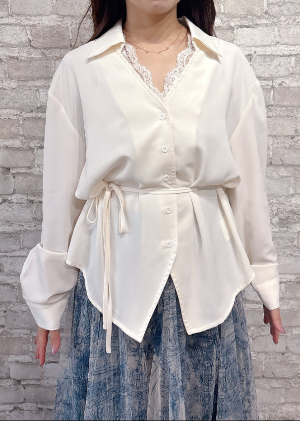 リボン付きシャツ