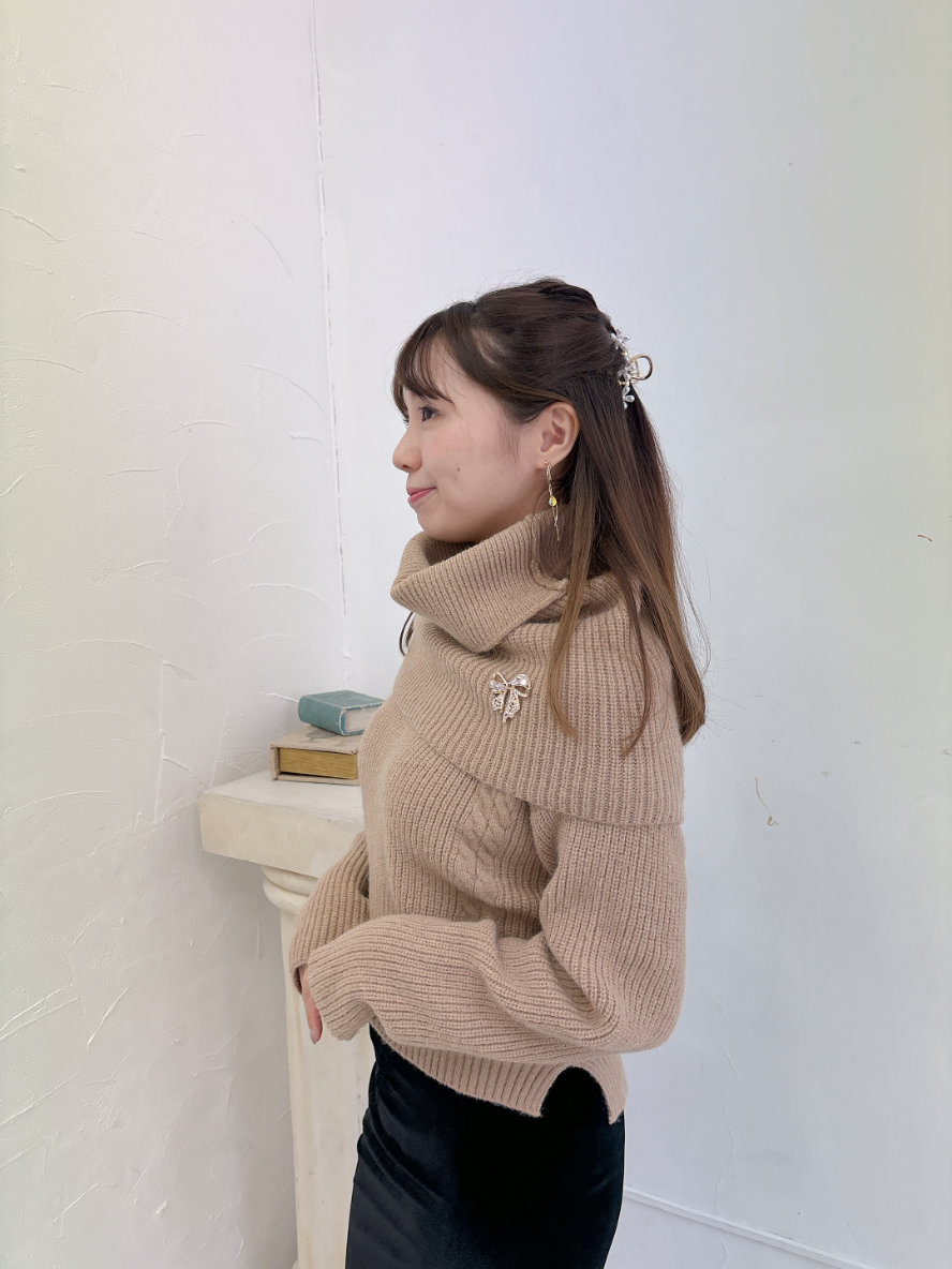 スヌード付きVネックニット