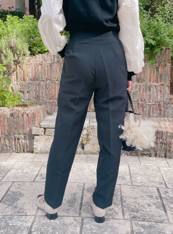 ウエストパールピンテーパードパンツ