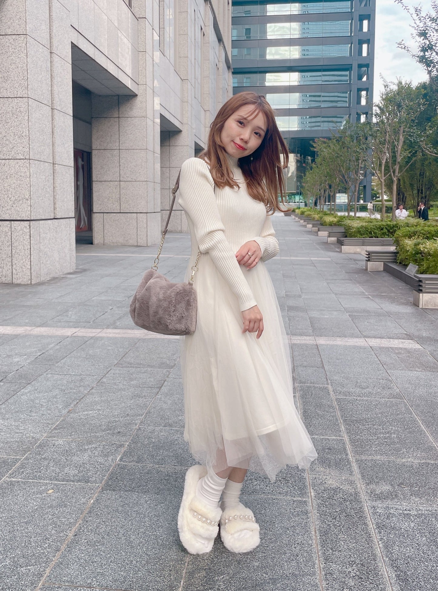 パール付きファースリッパ