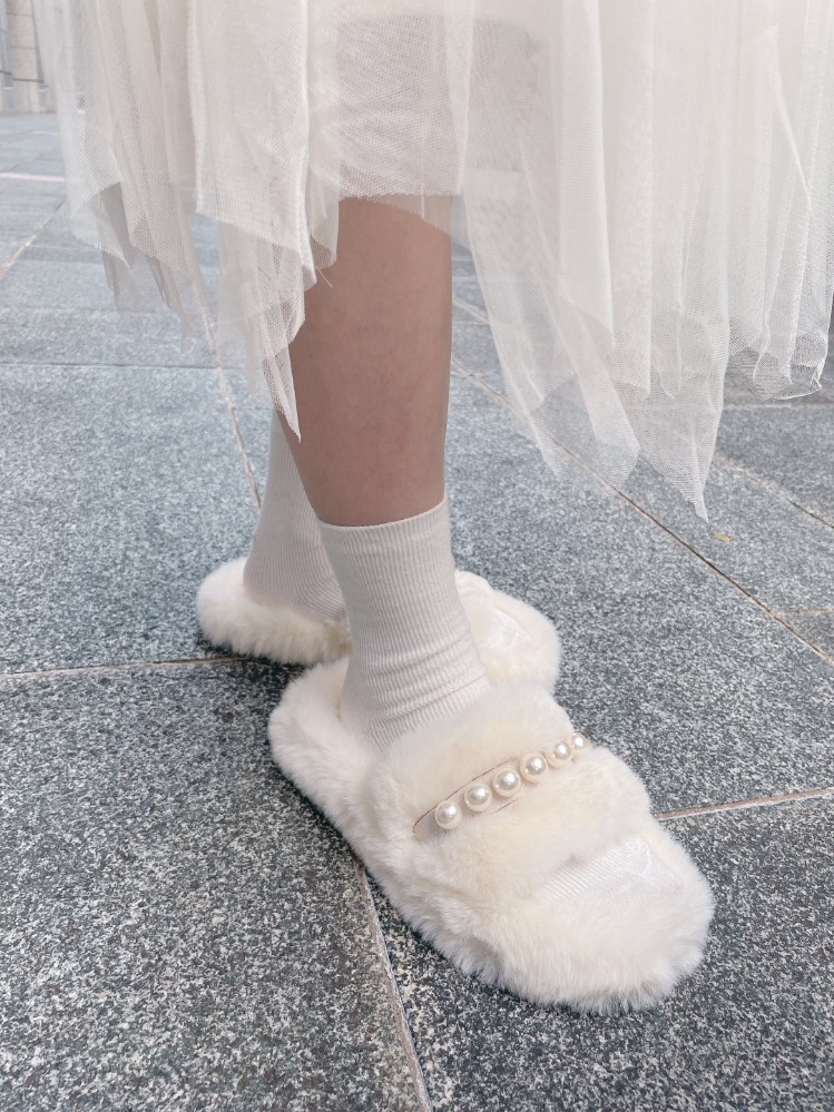 パール付きファースリッパ