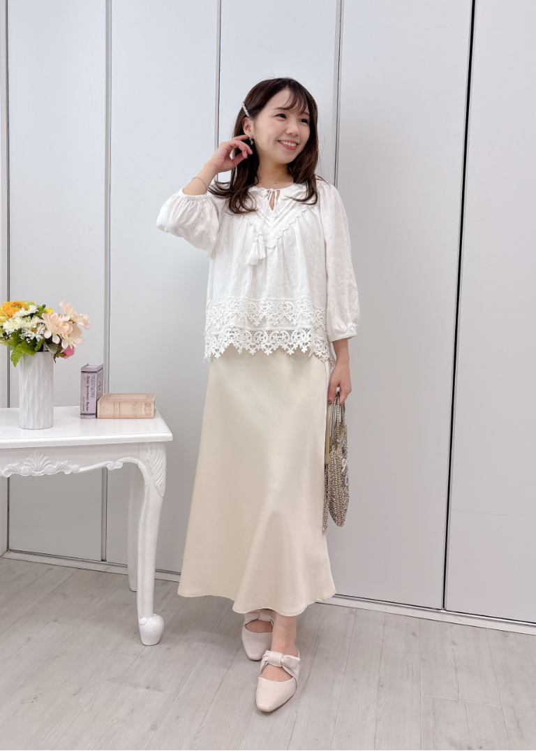 裾レースコットンブラウス