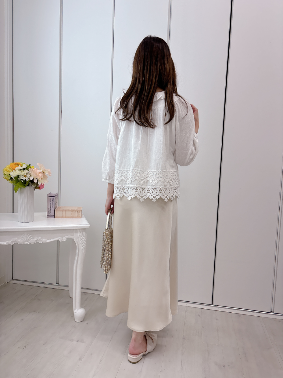 裾レースコットンブラウス