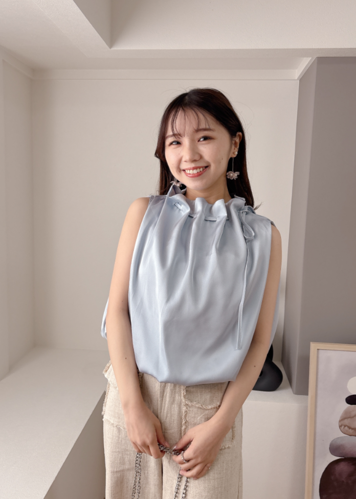 サイドリボンサテンブラウス