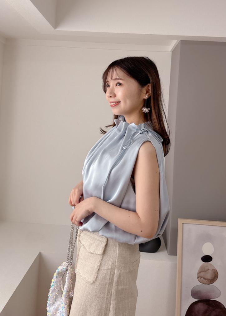 サイドリボンサテンブラウス