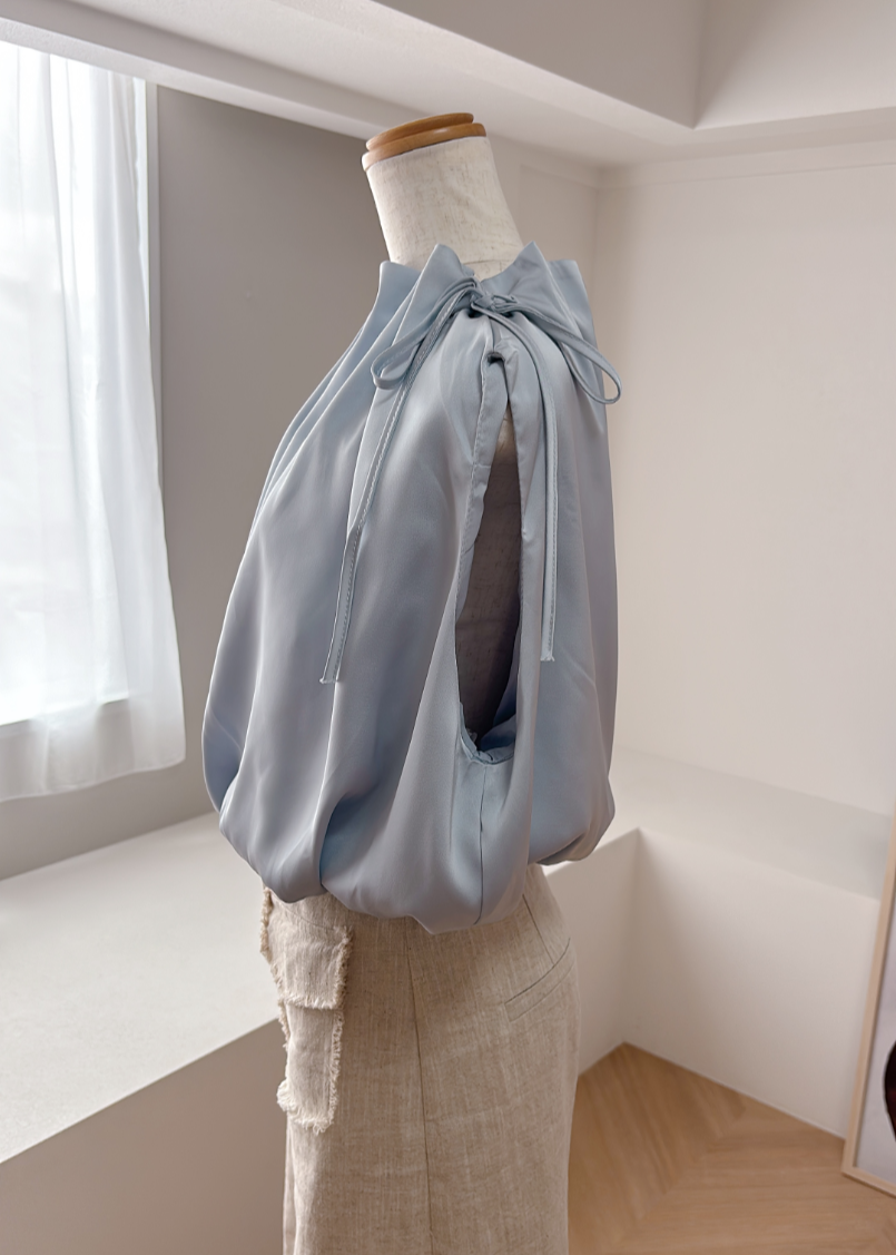 サイドリボンサテンブラウス