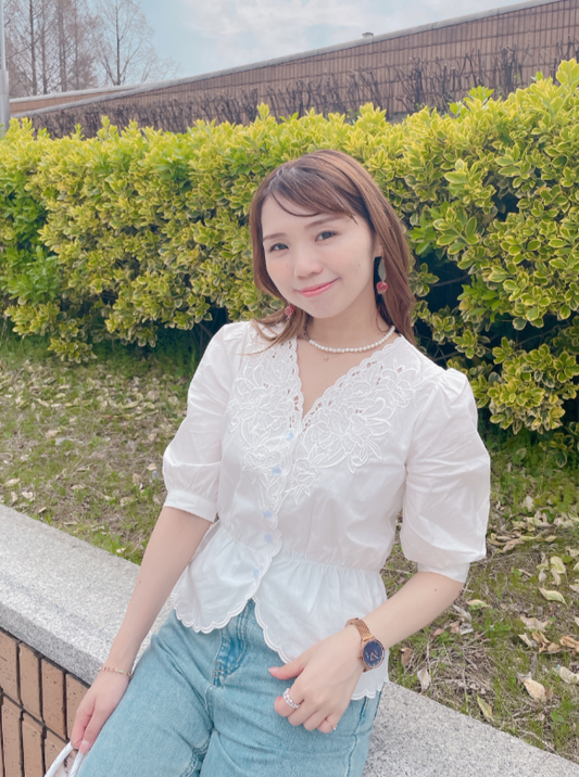 フレンチ刺繍ブラウス