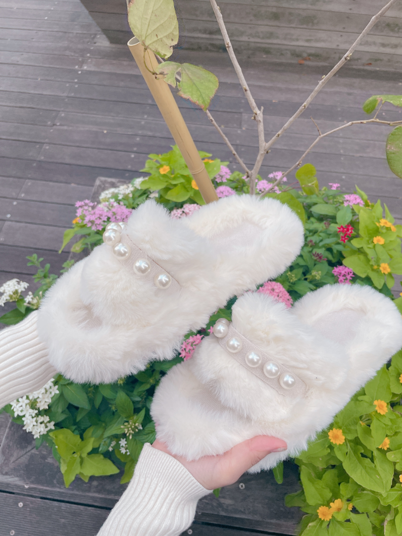 パール付きファースリッパ