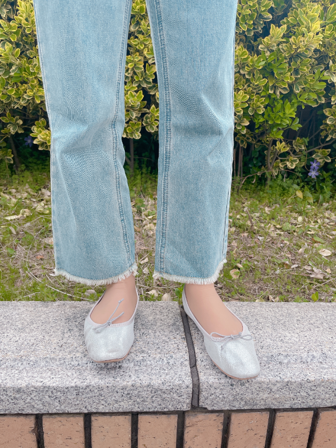 フラワー刺繍ストレートデニム