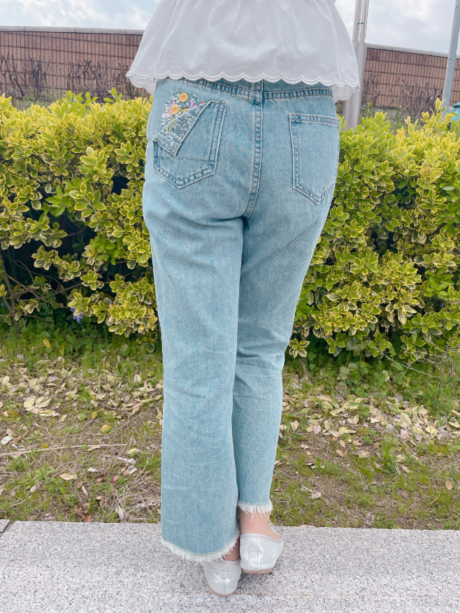 フラワー刺繍ストレートデニム