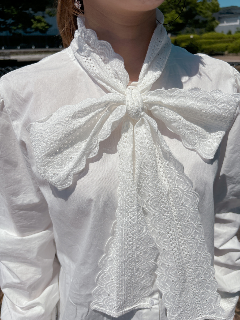 レースボウタイブラウス