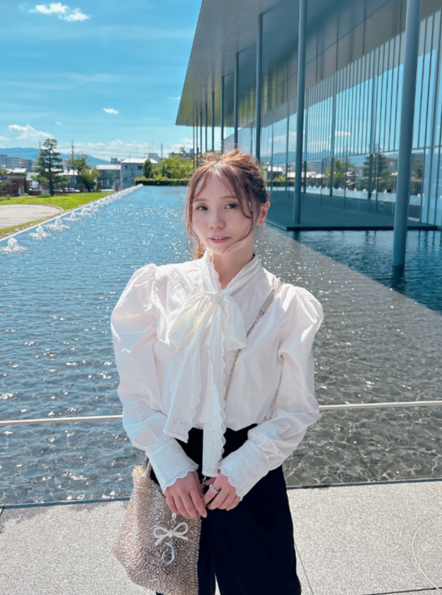 レースボウタイブラウス