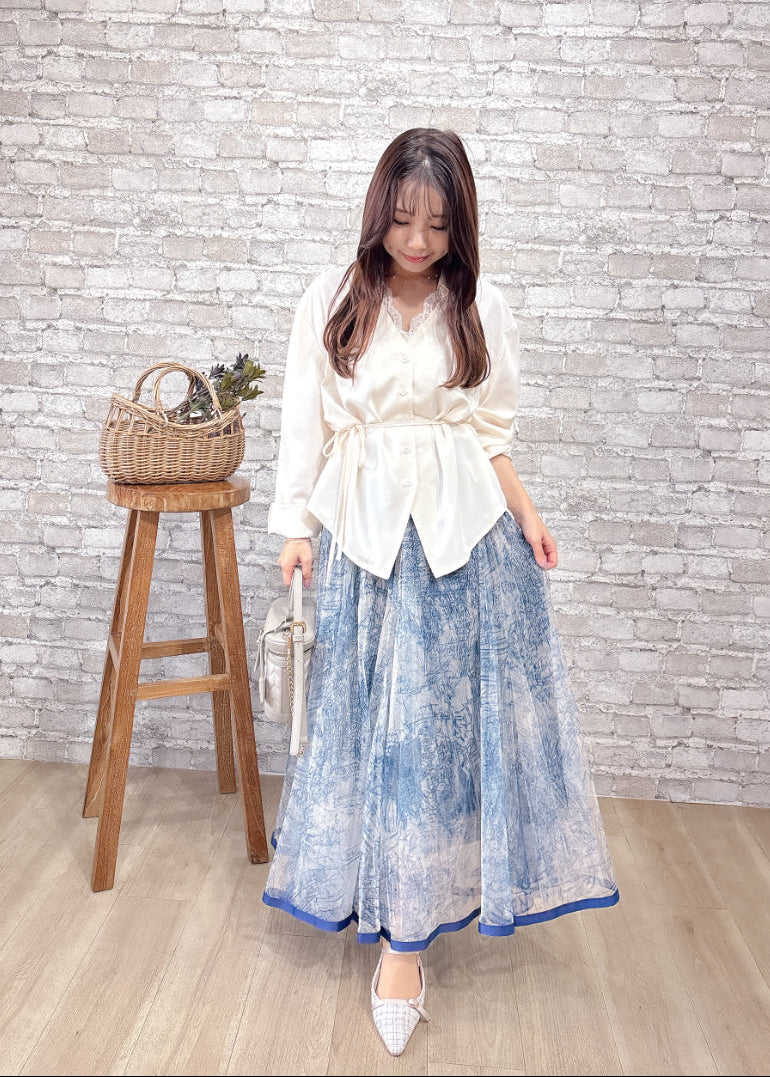 リボン付きシャツ