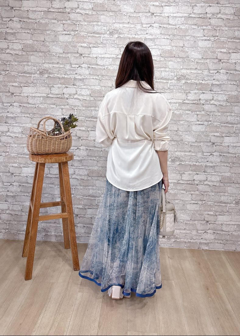 リボン付きシャツ