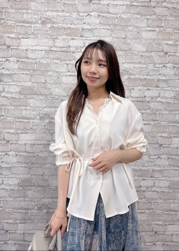 リボン付きシャツ