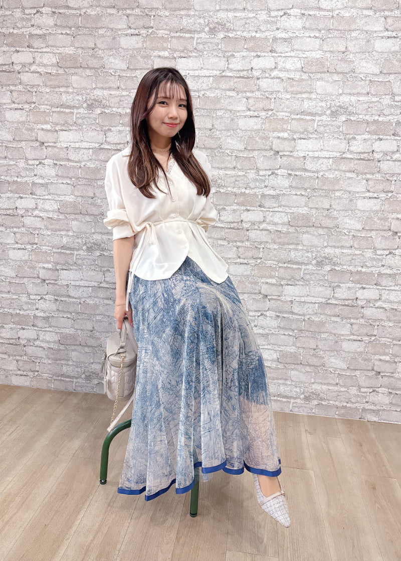 リボン付きシャツ