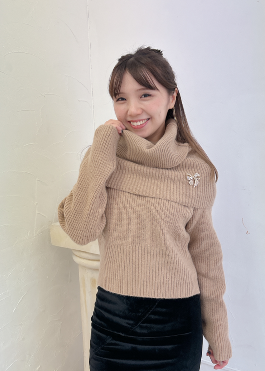 スヌード付きVネックニット