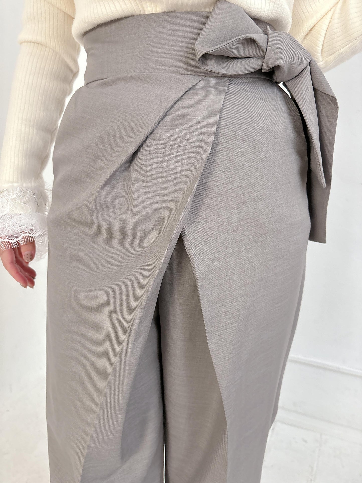 リボンラップ風テーパードパンツ