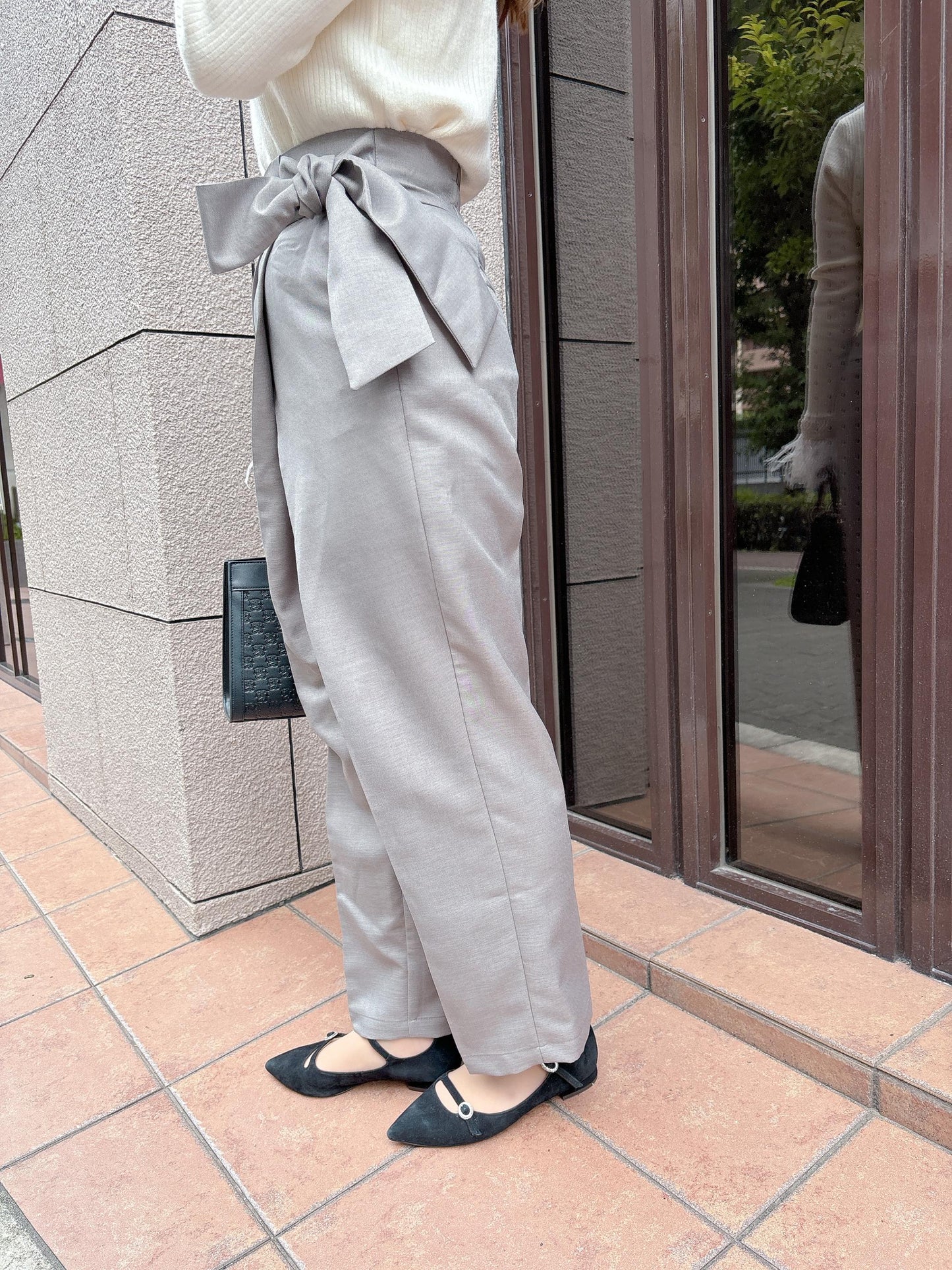 リボンラップ風テーパードパンツ