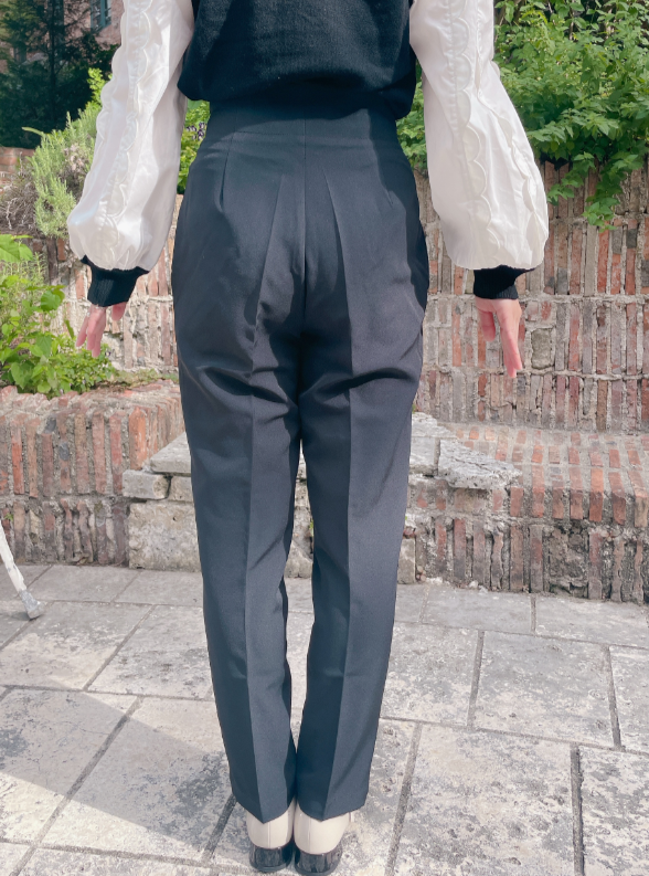 ウエストパールピンテーパードパンツ