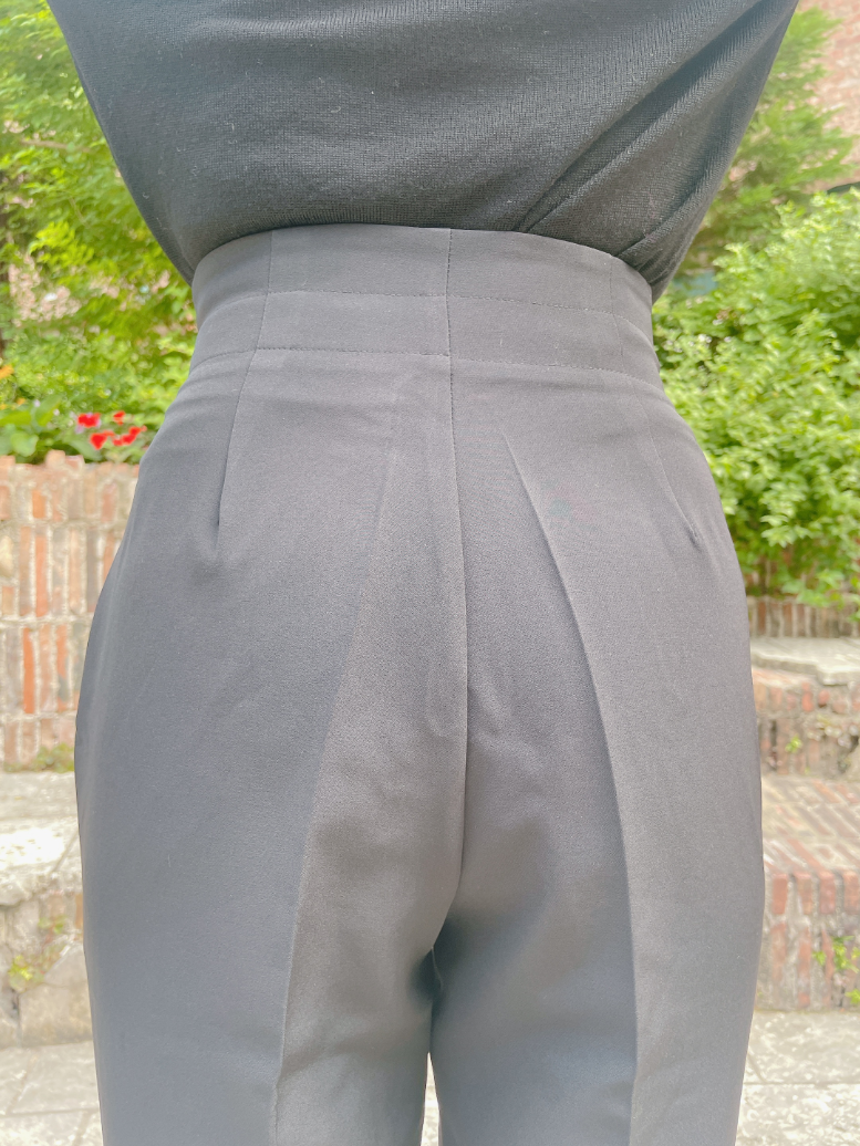 ウエストパールピンテーパードパンツ