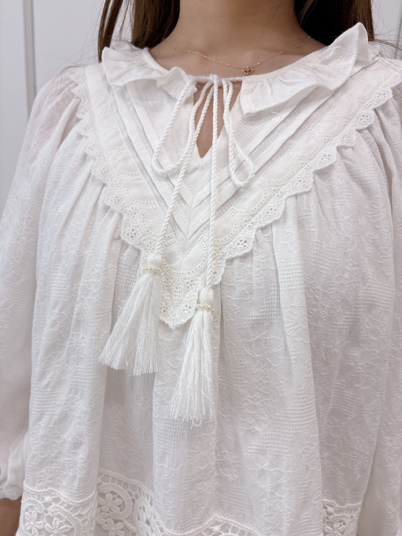 裾レースコットンブラウス