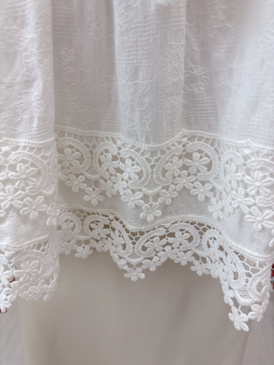 裾レースコットンブラウス