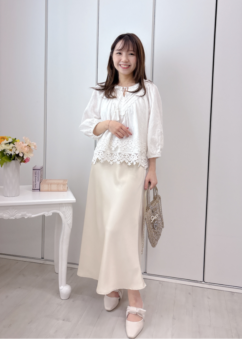 裾レースコットンブラウス