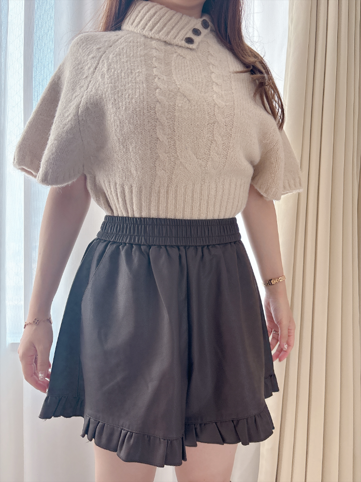 フリルレザーショートパンツ