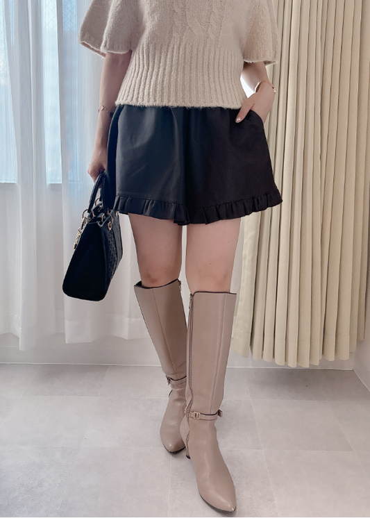 フリルレザーショートパンツ