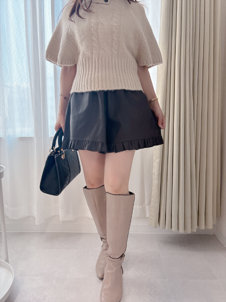フリルレザーショートパンツ