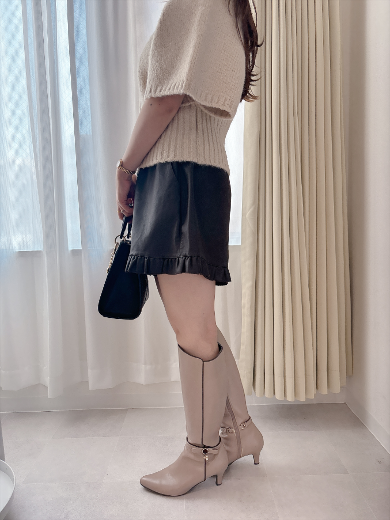 フリルレザーショートパンツ