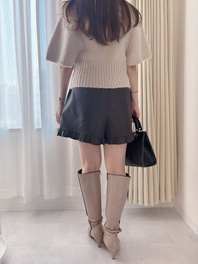 フリルレザーショートパンツ